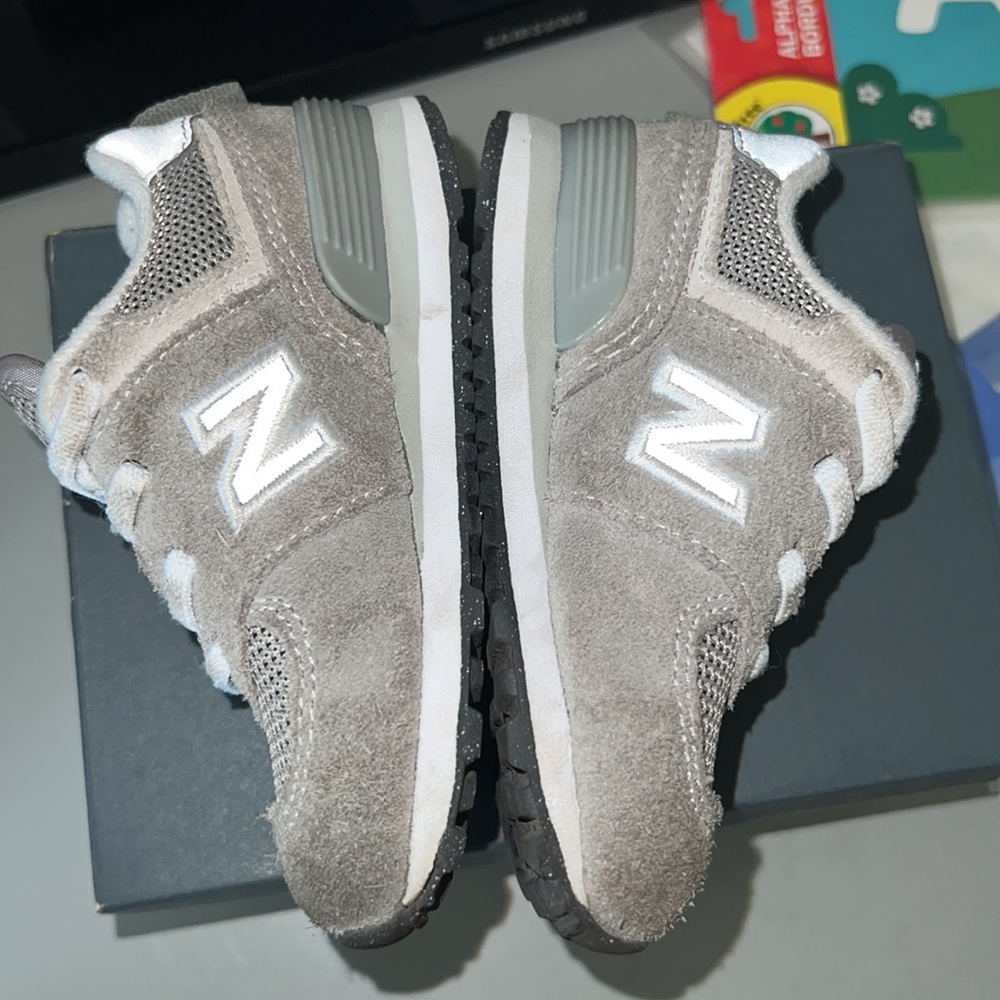 New balance - Picture 2 of 4